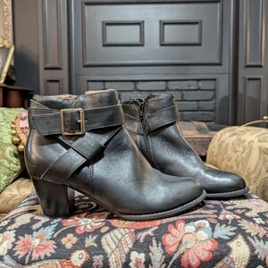 Vionic Black Leather Ankle Boots Size 6 Comfort Heel